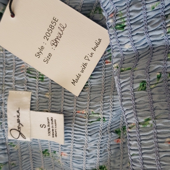 Japna NWT Ruffle Strap Smocked Blue Floral Top - Picture 3 of 6